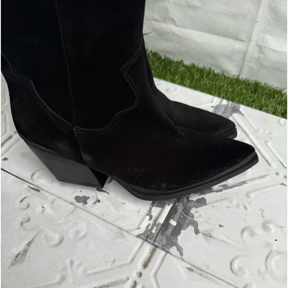 Valezka Knee High Boot (Women) size 39 US 8 black
ZIGI
$349.00 gently used - Picture 14 of 15